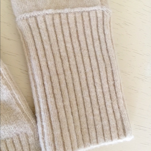 Super soft JCrew V Neck Sweater - Picture 5 of 5